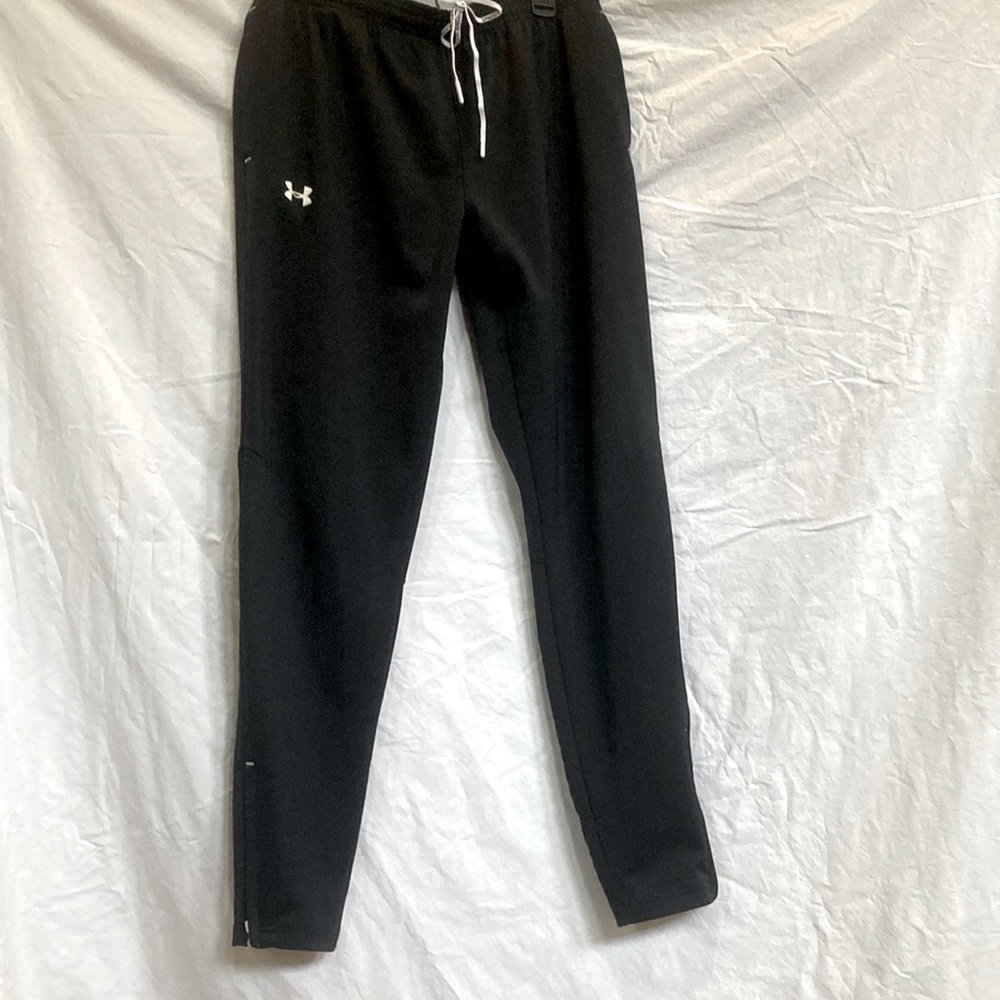 Under Armour black tapered fit zippered ankles joggers Large